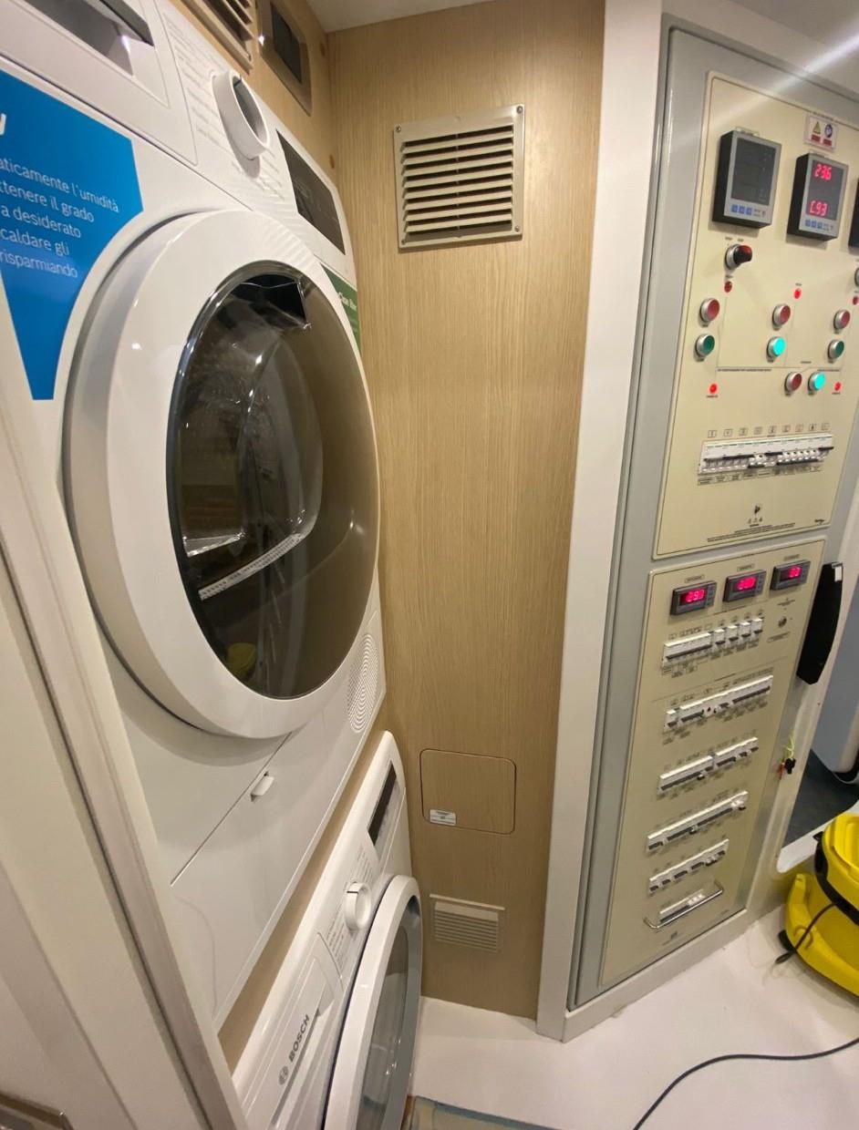 2023 FERRETTI YACHTS 780 